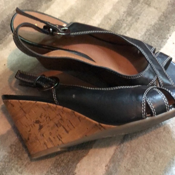 Black open toe sling back wedge sandals - Picture 2 of 5